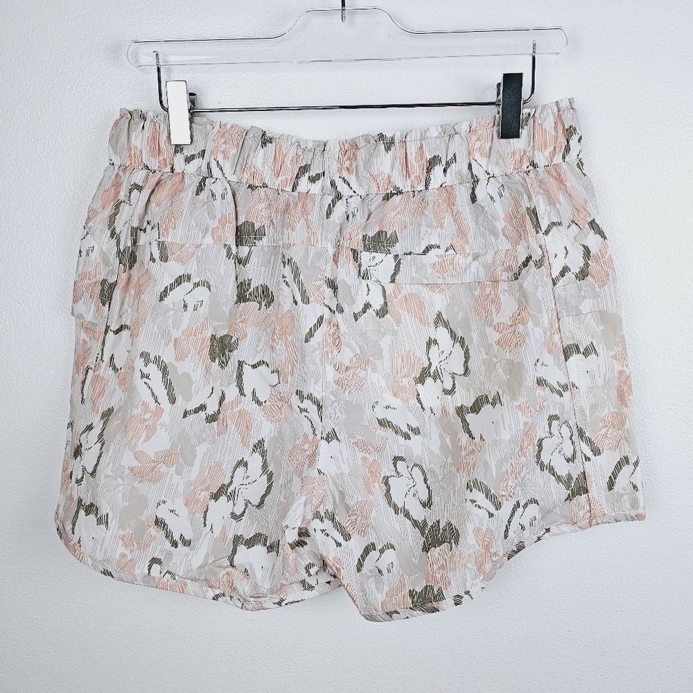 Free People Movement In The Wild Printed Shorts - Ivory Combo - NWT size Small - Picture 4 of 16